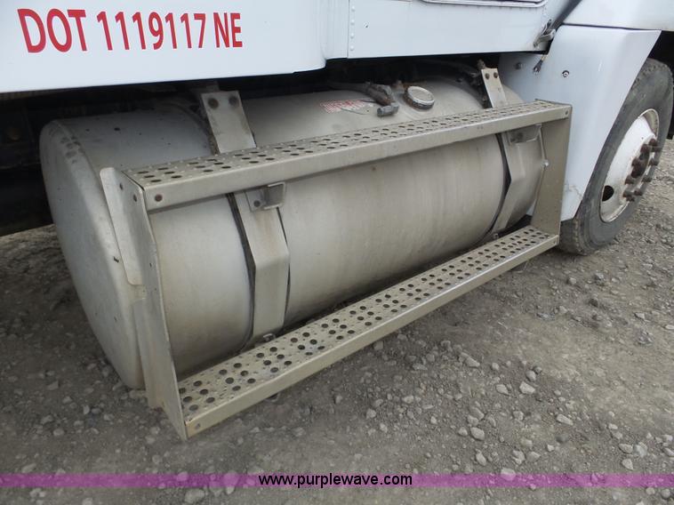 image for item J8849 1992 Freightliner FLD semi truck