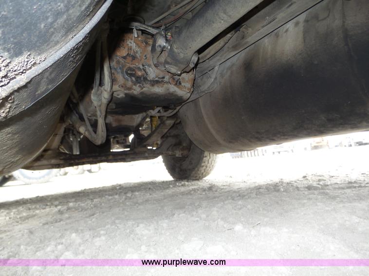 image for item J8849 1992 Freightliner FLD semi truck