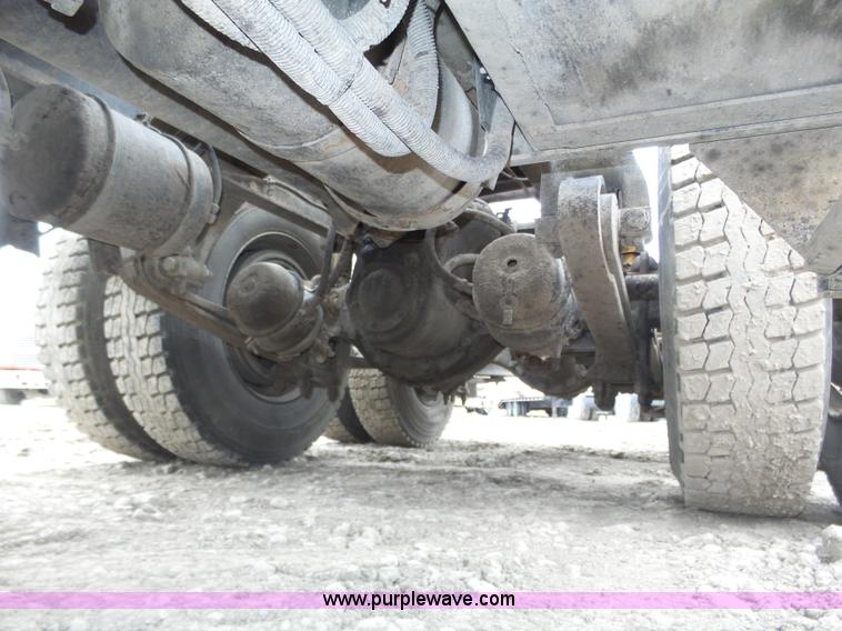 image for item J8849 1992 Freightliner FLD semi truck