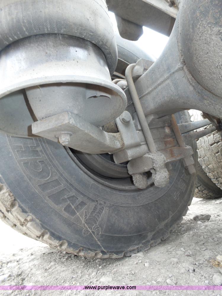 image for item J8849 1992 Freightliner FLD semi truck