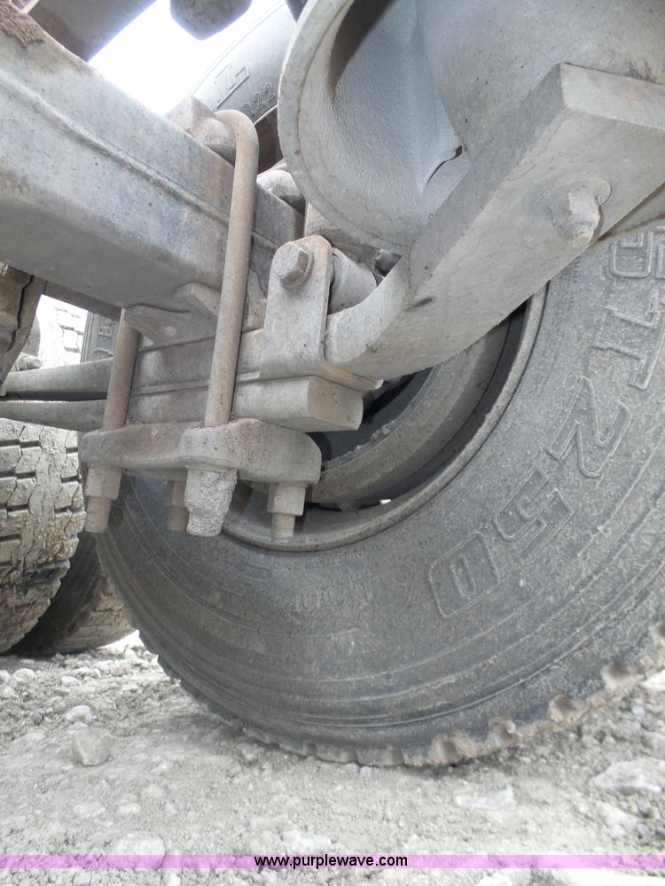 image for item J8849 1992 Freightliner FLD semi truck