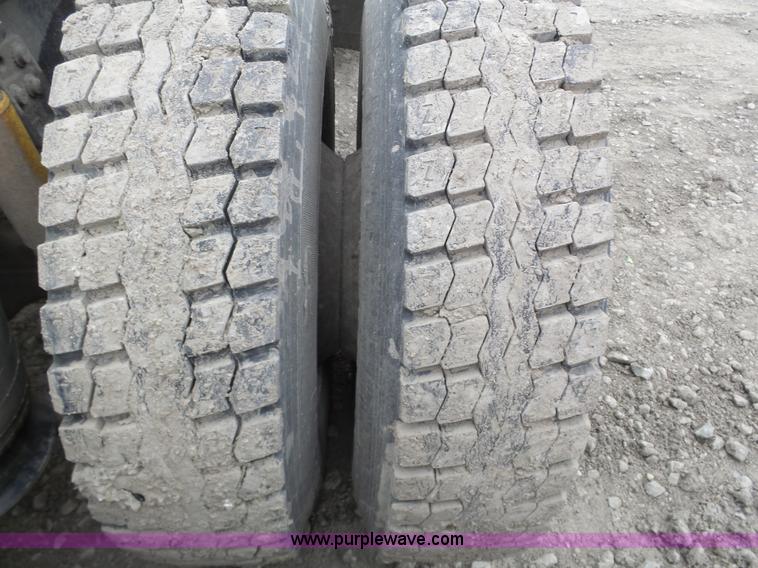 image for item J8849 1992 Freightliner FLD semi truck