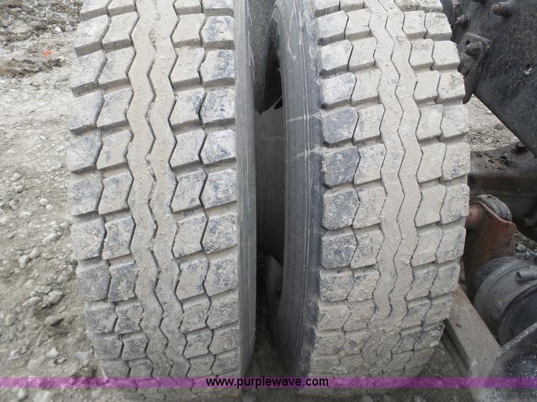 image for item J8849 1992 Freightliner FLD semi truck