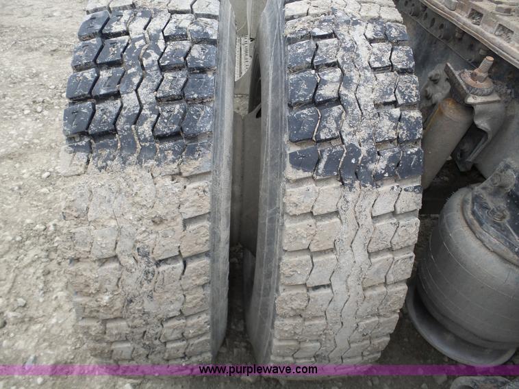 image for item J8849 1992 Freightliner FLD semi truck