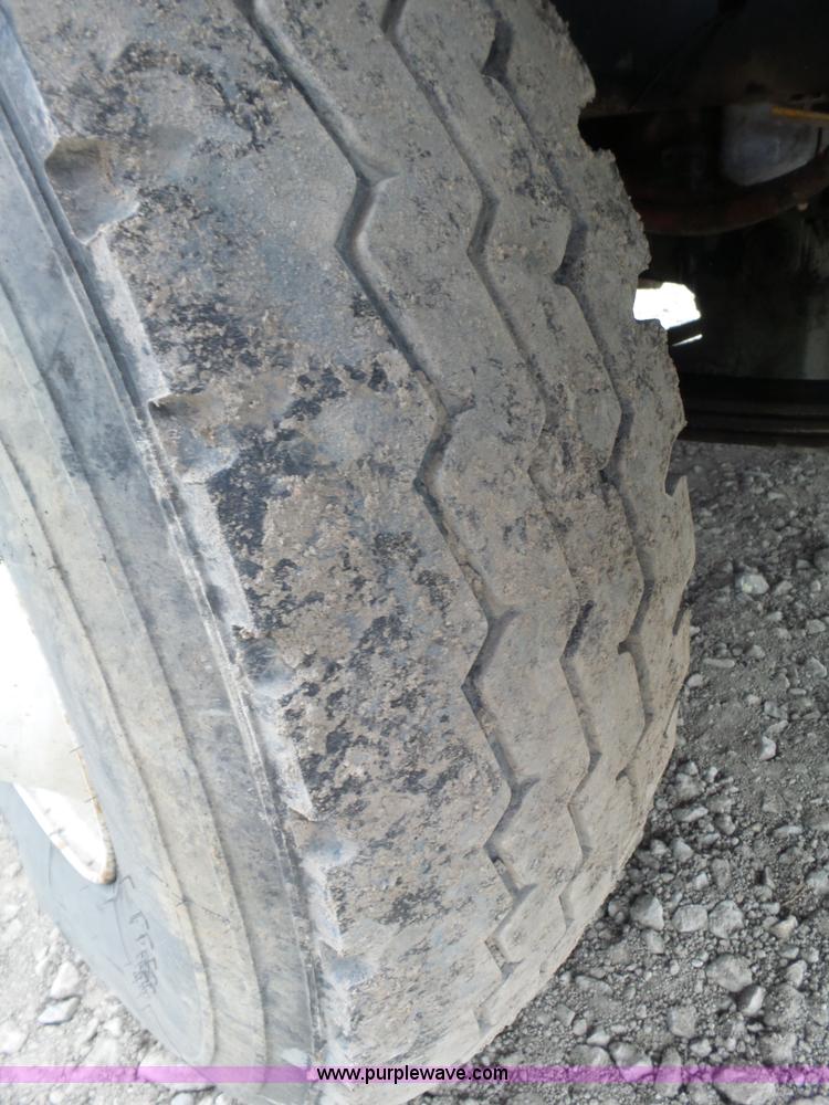 image for item J8849 1992 Freightliner FLD semi truck