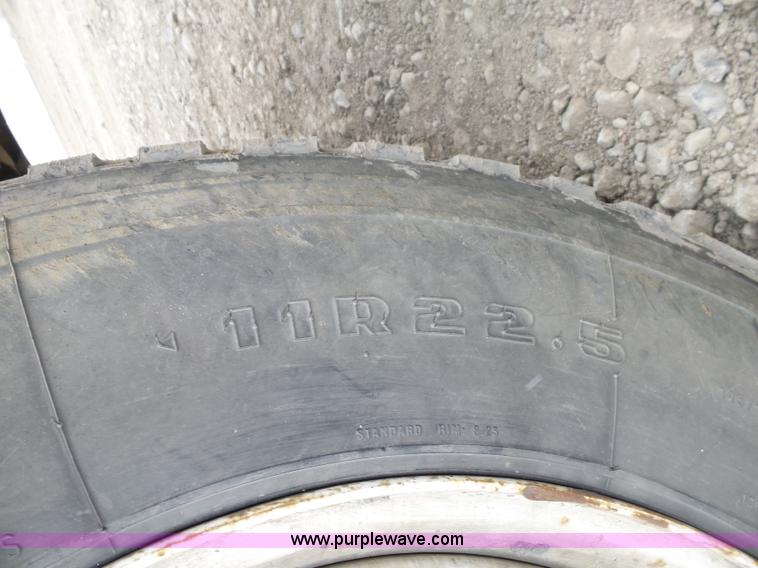 image for item J8849 1992 Freightliner FLD semi truck