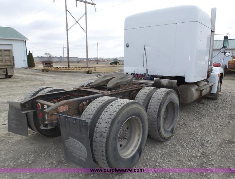 image for item J8850 1996 Freightliner FLD semi truck