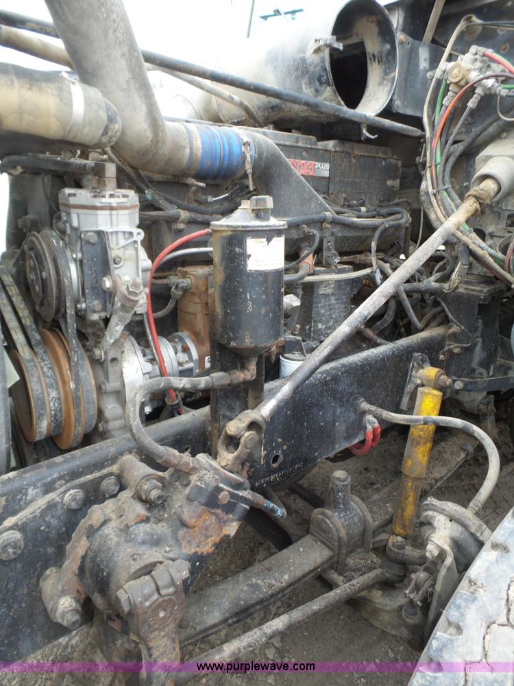 image for item J8850 1996 Freightliner FLD semi truck