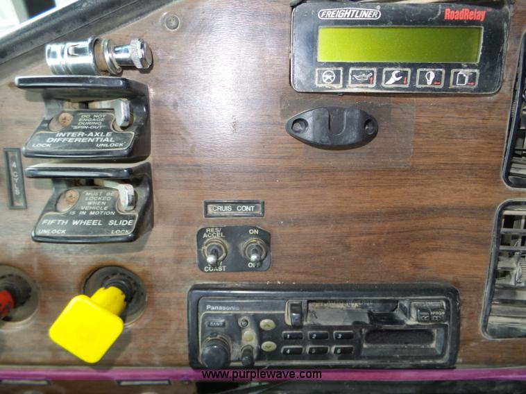 image for item J8850 1996 Freightliner FLD semi truck