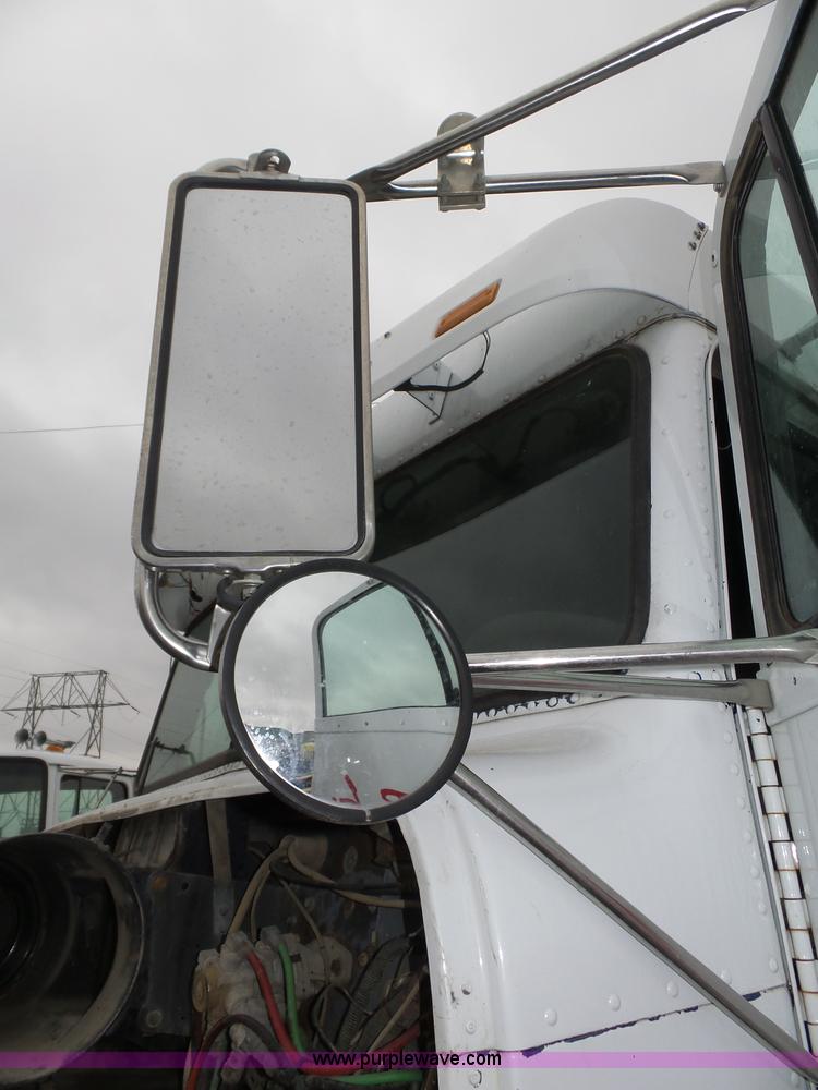 image for item J8850 1996 Freightliner FLD semi truck