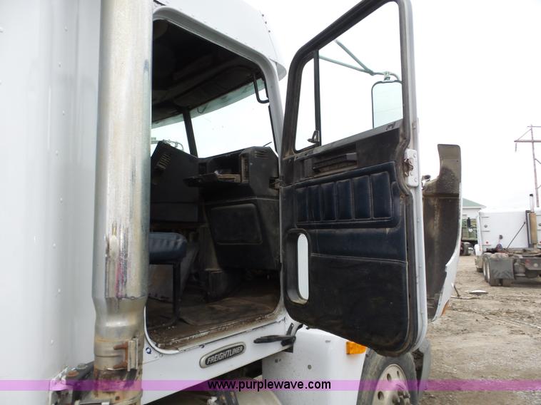 image for item J8850 1996 Freightliner FLD semi truck