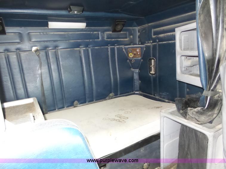 image for item J8850 1996 Freightliner FLD semi truck