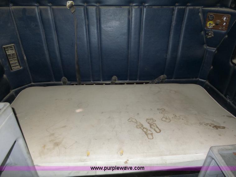 image for item J8850 1996 Freightliner FLD semi truck