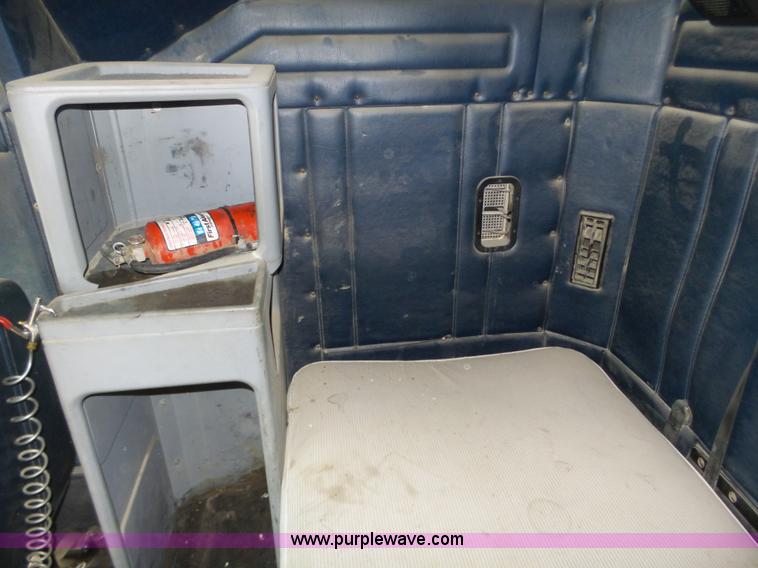 image for item J8850 1996 Freightliner FLD semi truck