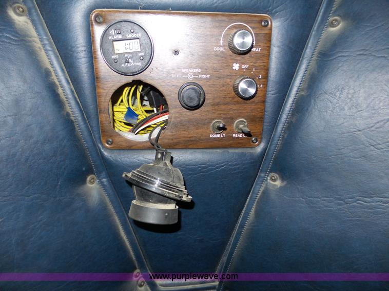 image for item J8850 1996 Freightliner FLD semi truck