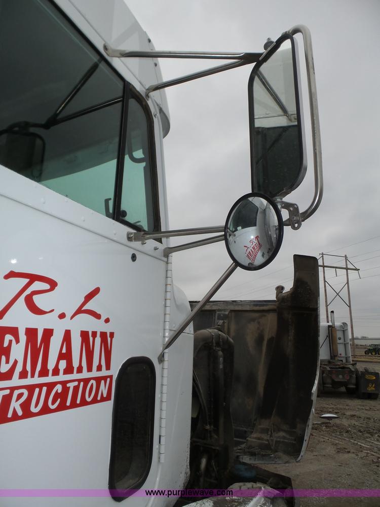 image for item J8850 1996 Freightliner FLD semi truck