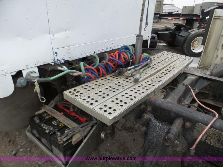 image for item J8850 1996 Freightliner FLD semi truck