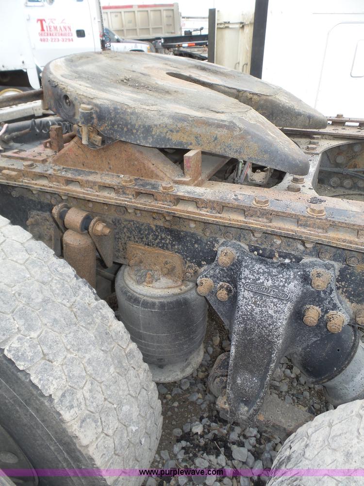 image for item J8850 1996 Freightliner FLD semi truck