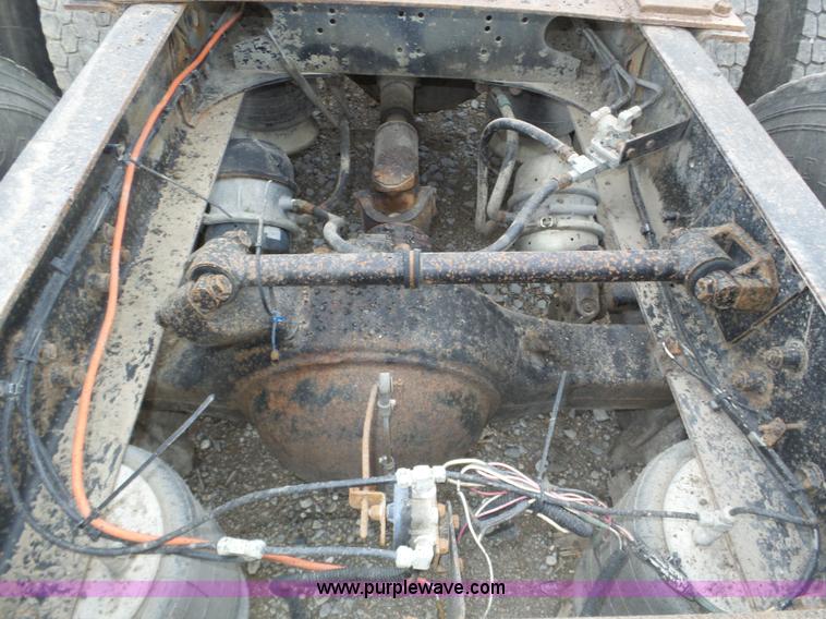 image for item J8850 1996 Freightliner FLD semi truck