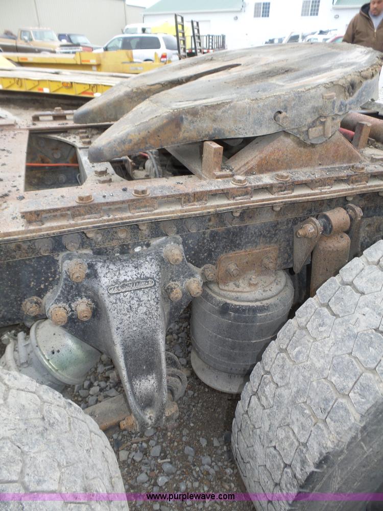 image for item J8850 1996 Freightliner FLD semi truck