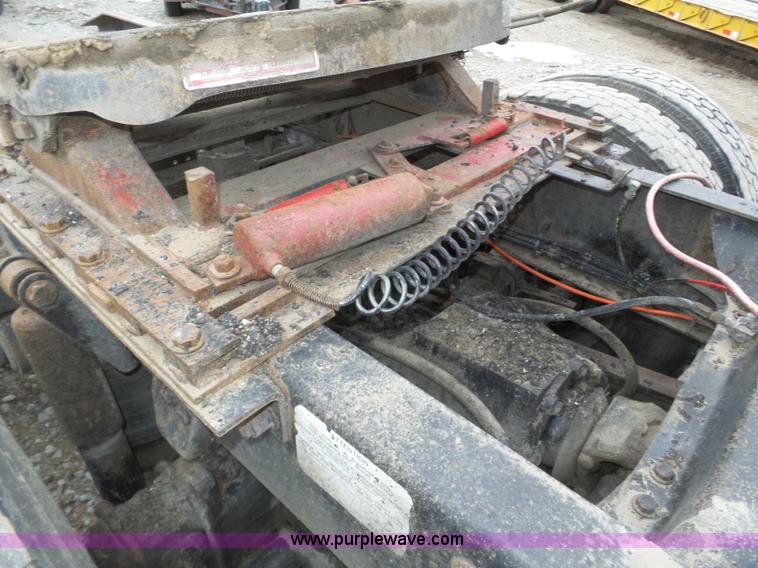 image for item J8850 1996 Freightliner FLD semi truck