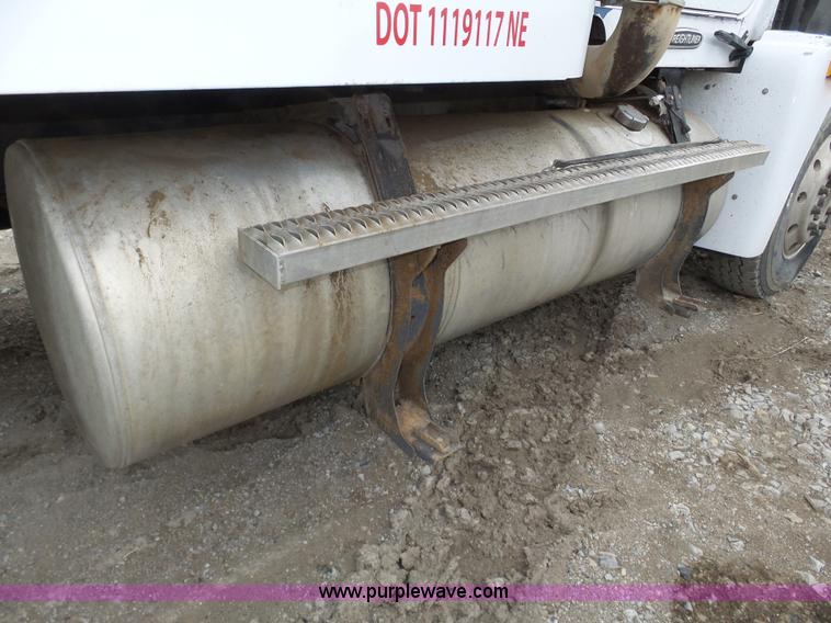 image for item J8850 1996 Freightliner FLD semi truck