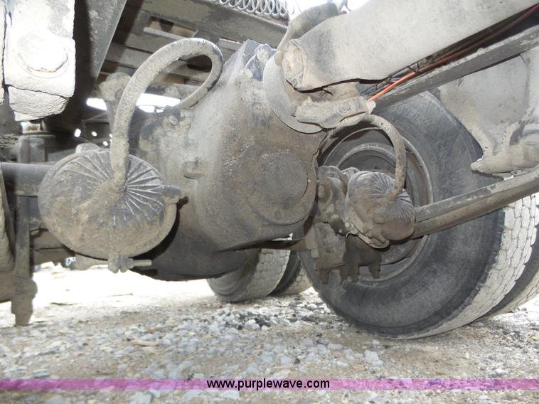 image for item J8850 1996 Freightliner FLD semi truck