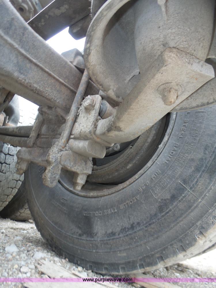 image for item J8850 1996 Freightliner FLD semi truck