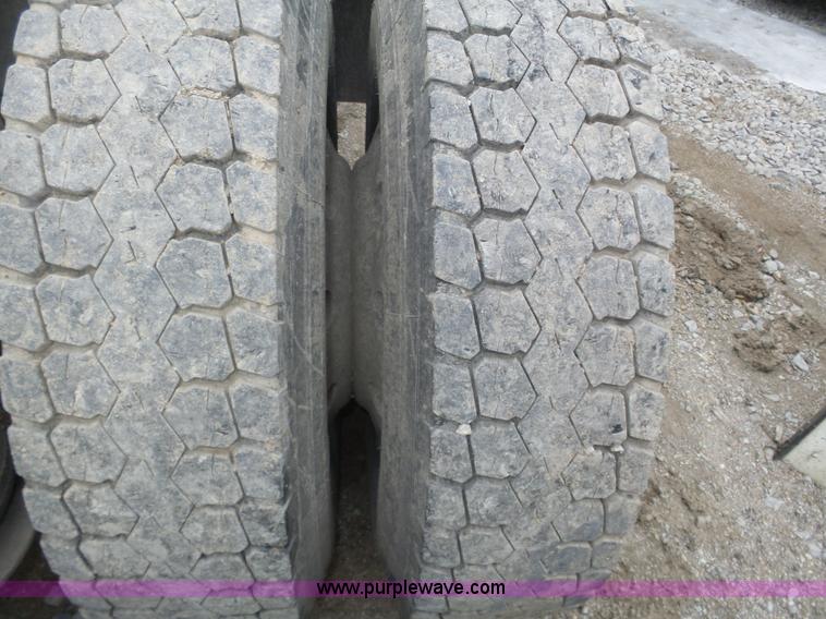 image for item J8850 1996 Freightliner FLD semi truck