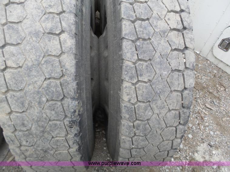 image for item J8850 1996 Freightliner FLD semi truck