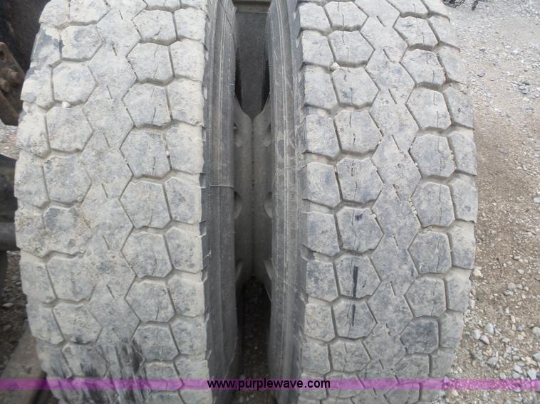 image for item J8850 1996 Freightliner FLD semi truck