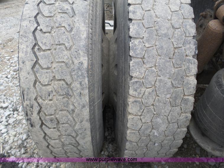 image for item J8850 1996 Freightliner FLD semi truck