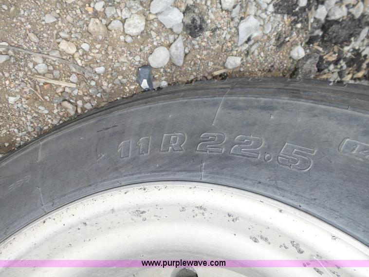 image for item J8850 1996 Freightliner FLD semi truck