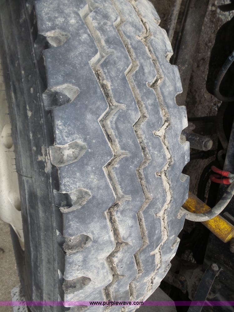 image for item J8850 1996 Freightliner FLD semi truck