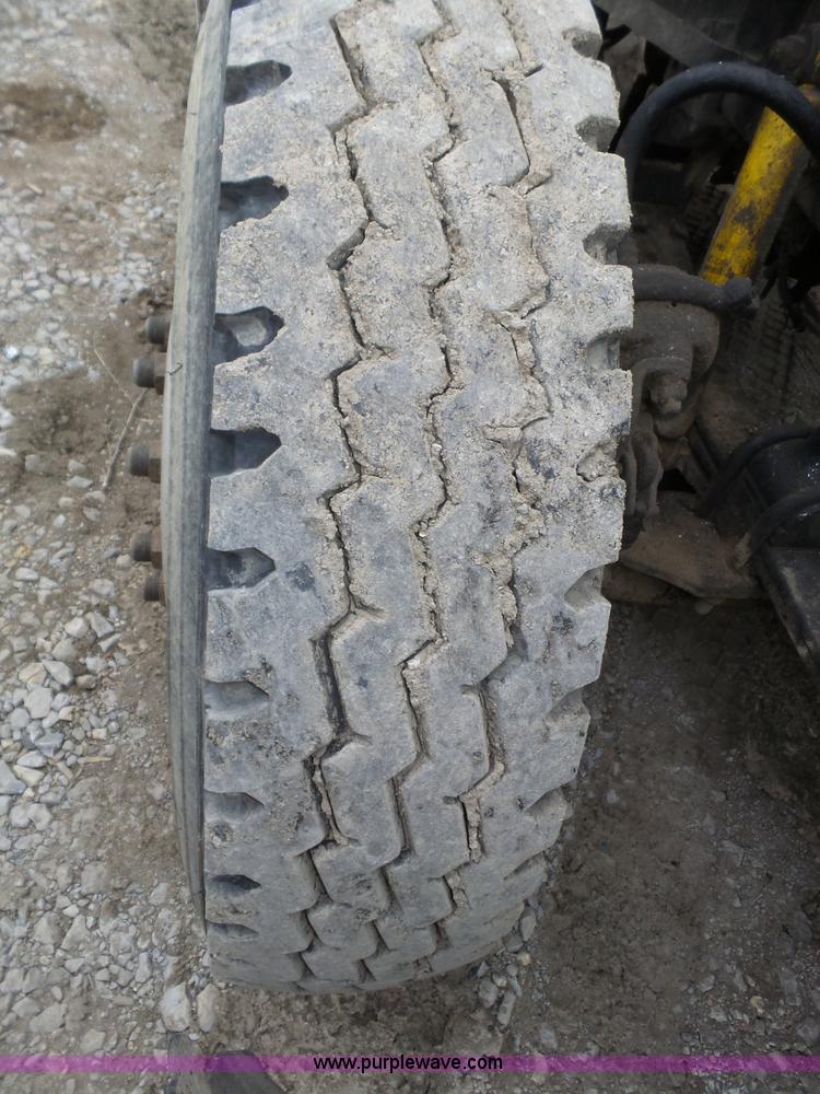 image for item J8850 1996 Freightliner FLD semi truck