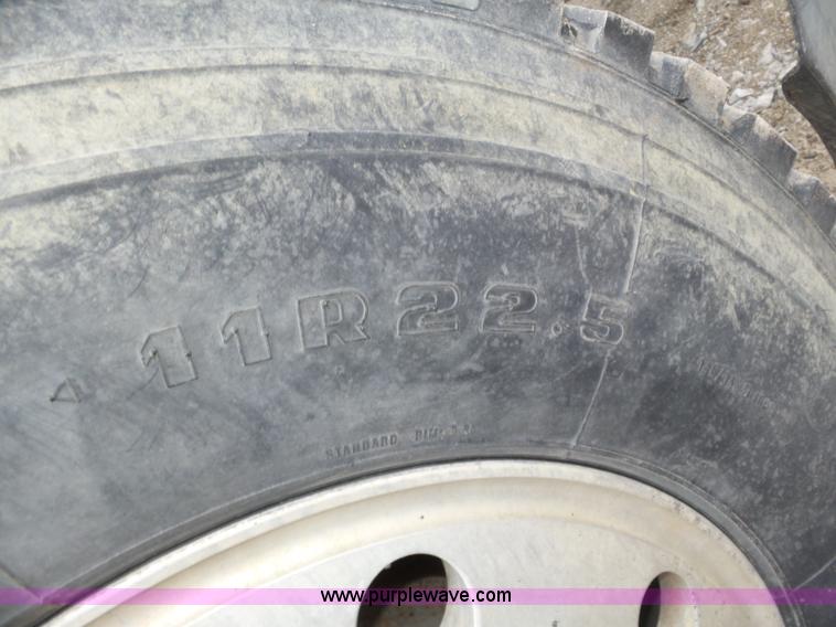 image for item J8850 1996 Freightliner FLD semi truck