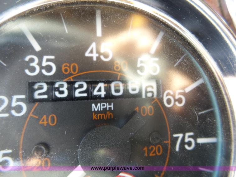 image for item J8881 2005 Peterbilt 379 semi truck