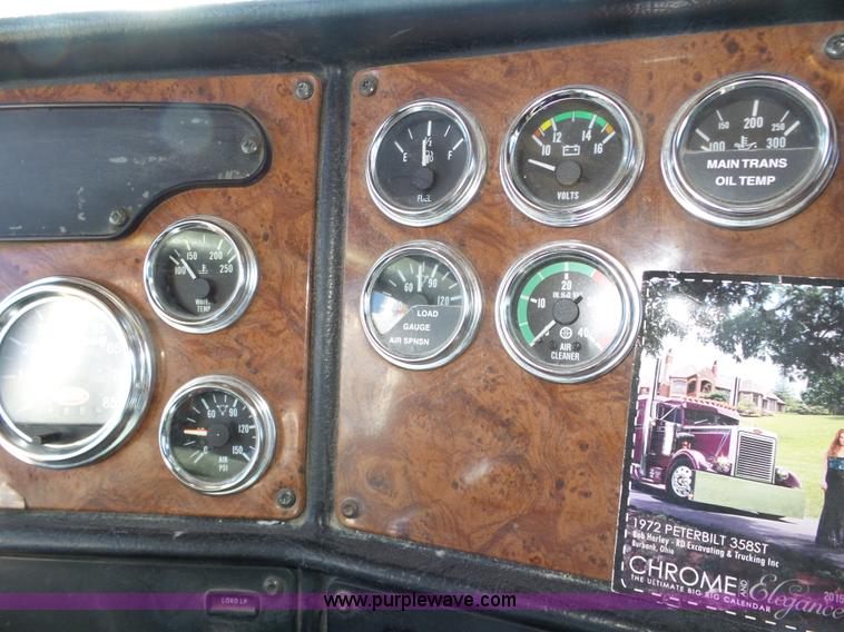 image for item J8881 2005 Peterbilt 379 semi truck