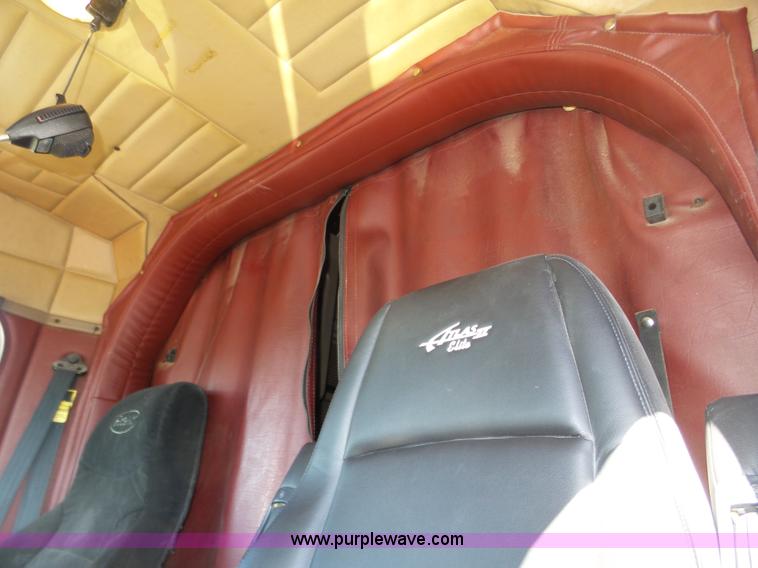 image for item J8881 2005 Peterbilt 379 semi truck