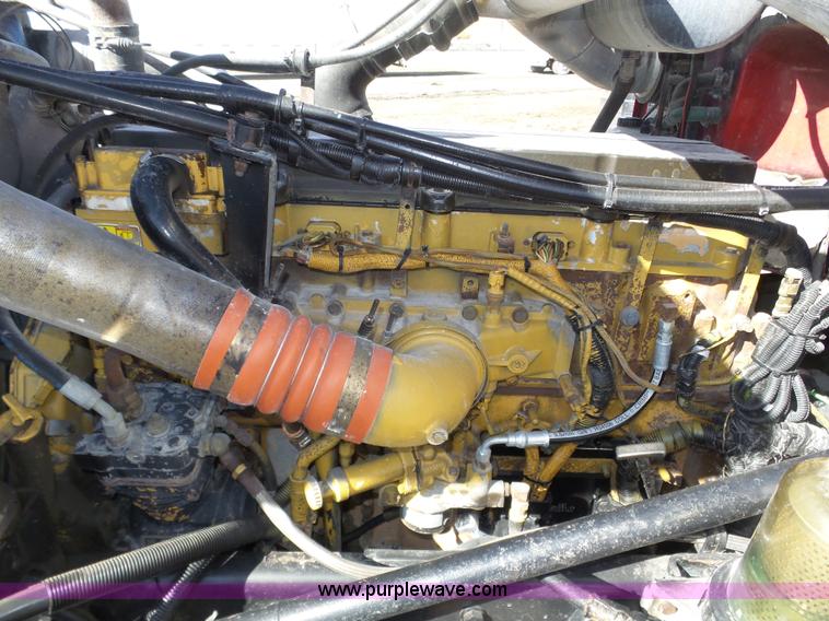 image for item J8881 2005 Peterbilt 379 semi truck