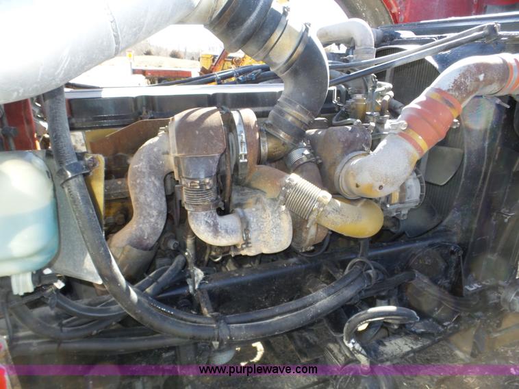 image for item J8881 2005 Peterbilt 379 semi truck