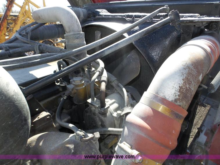 image for item J8881 2005 Peterbilt 379 semi truck