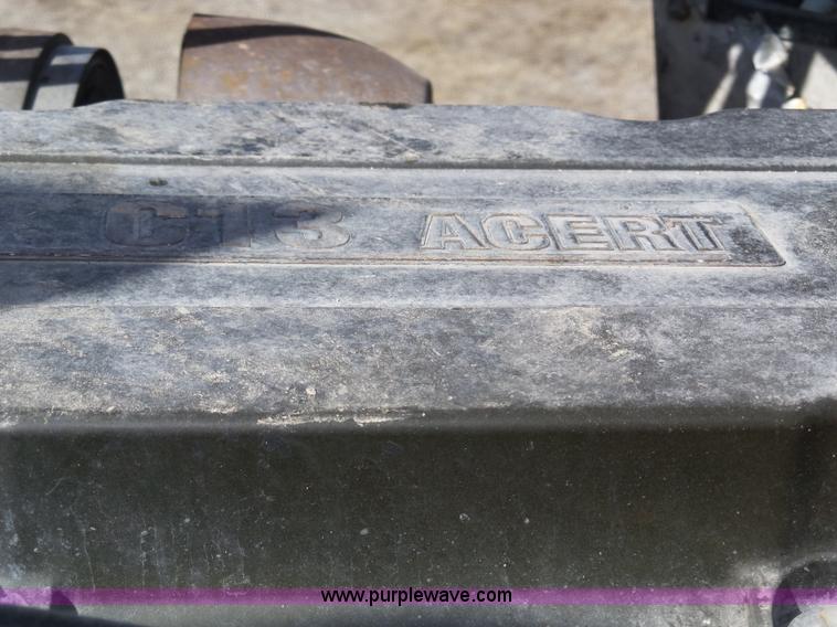 image for item J8881 2005 Peterbilt 379 semi truck