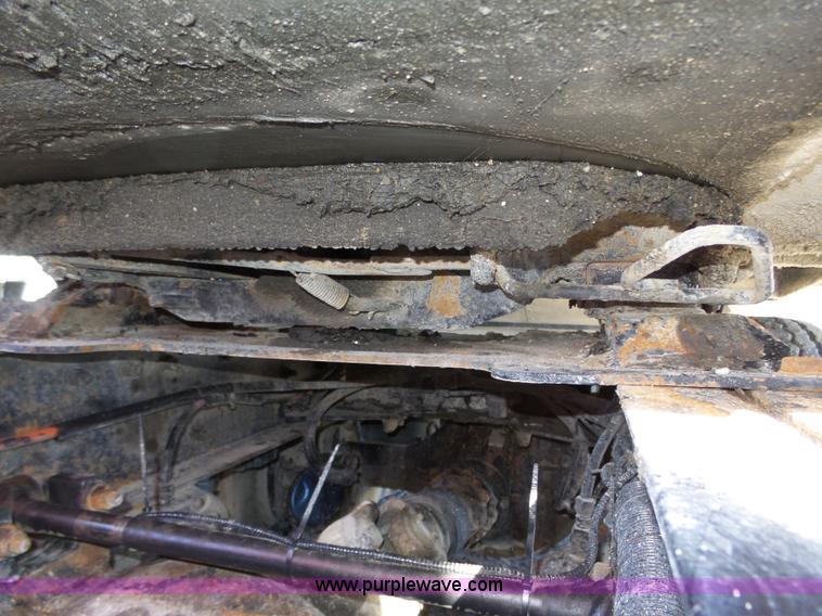 image for item J8881 2005 Peterbilt 379 semi truck