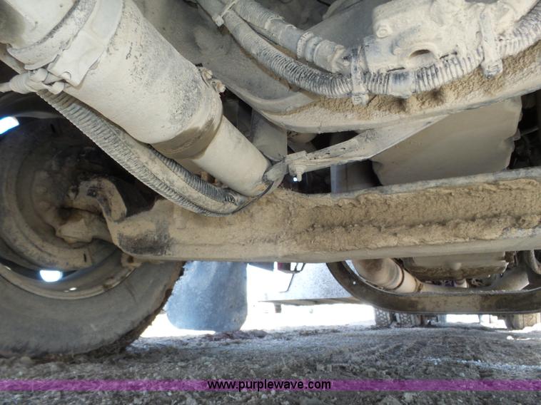 image for item J8881 2005 Peterbilt 379 semi truck