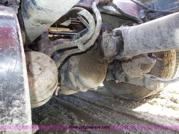 image for item J8881 2005 Peterbilt 379 semi truck