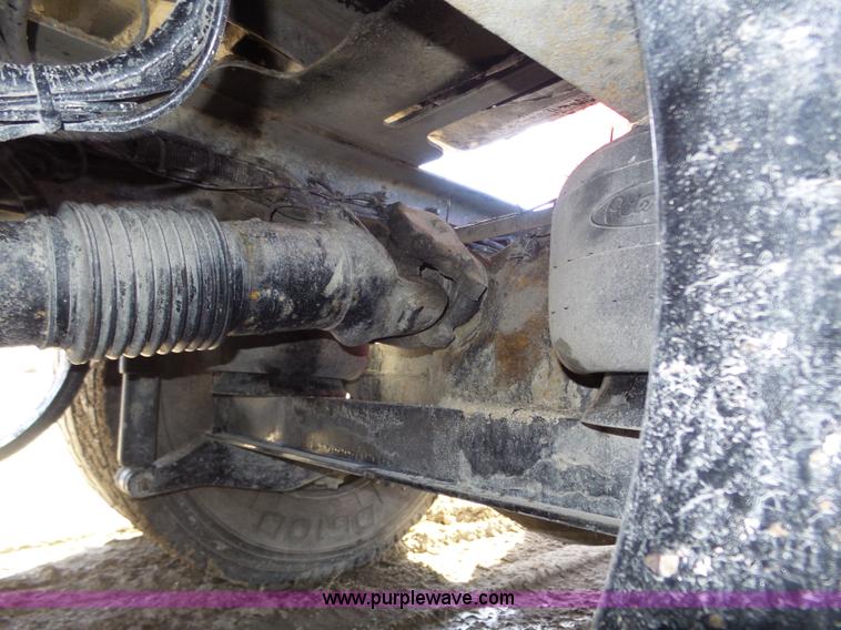 image for item J8881 2005 Peterbilt 379 semi truck