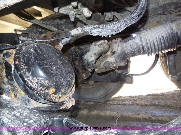 image for item J8881 2005 Peterbilt 379 semi truck