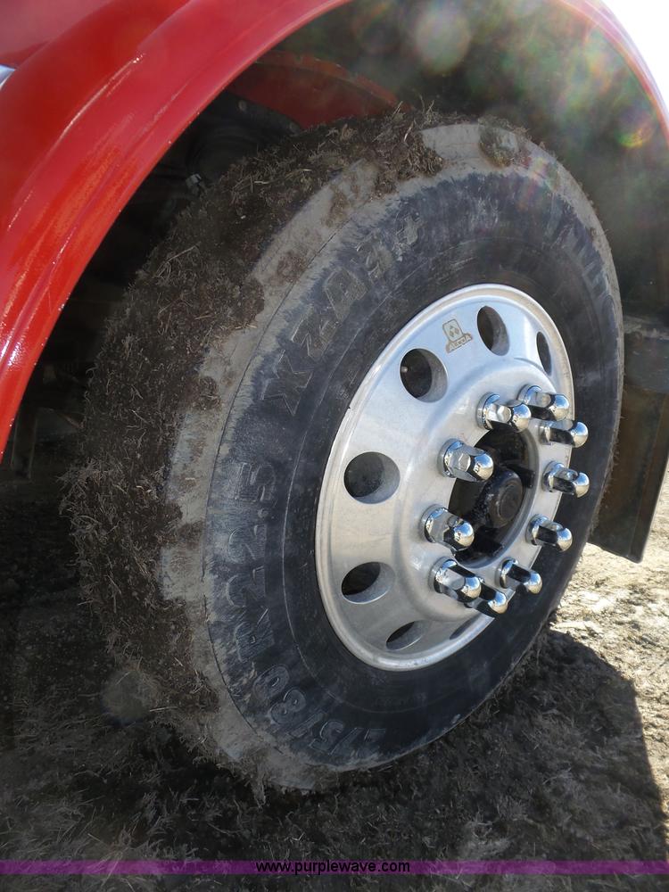 image for item J8881 2005 Peterbilt 379 semi truck