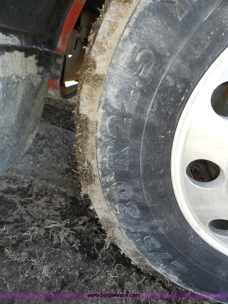 image for item J8881 2005 Peterbilt 379 semi truck